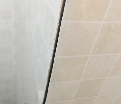 准格尔瓷砖空鼓维修公司分享阳台瓷砖脱落的修复过程可以分为以下几个步骤